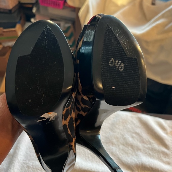 Guess Cheetah/Leopard Heels - Picture 4 of 4